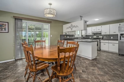 Kitchen Island Photo of 9079 Sylvester Road, Mission, BC
