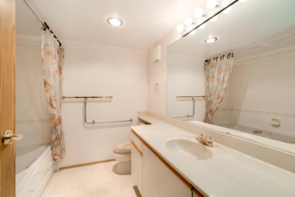 Entry Foyer Photo of 104 6875 121 Street, Surrey, BC