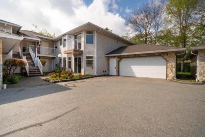 Garden / Landscaping Photo of 104 6875 121 Street, Surrey, BC