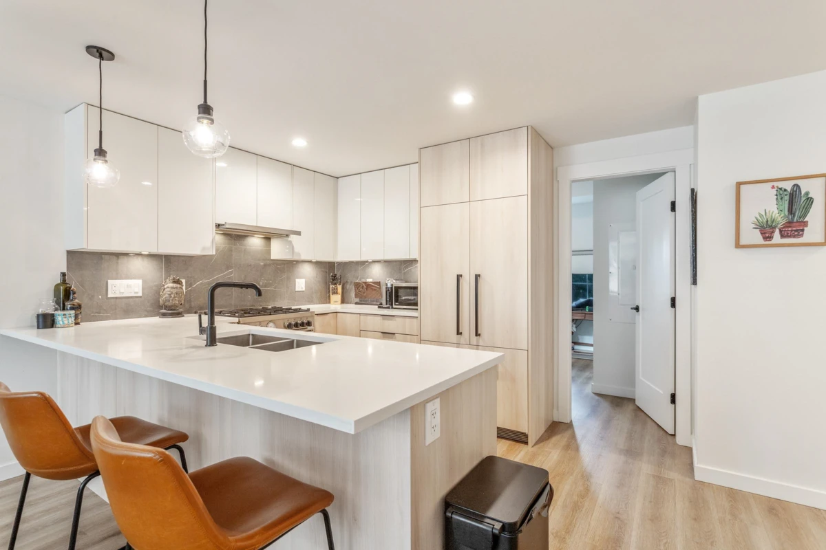 Dining Area Photo of 6 237 Ridgeway Avenue, North Vancouver, BC