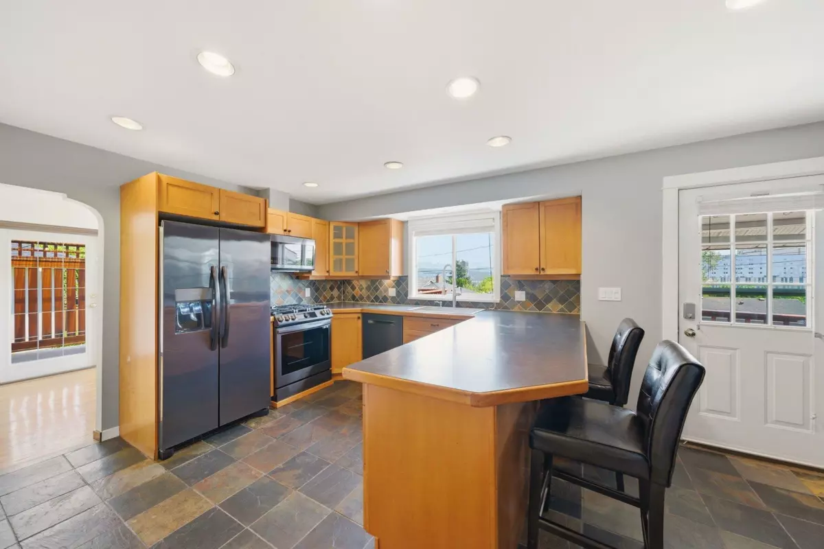 Family Room Photo of 412 Blair Avenue, New Westminster, BC