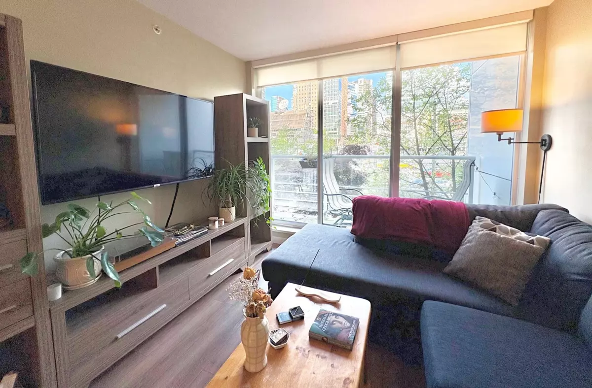 Dining Area Photo of 308 161 W Georgia Street, Vancouver, BC