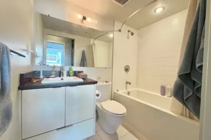 Entry Foyer Photo of 308 161 W Georgia Street, Vancouver, BC