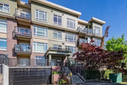 Swimming Pool Photo of 106 11566 224 Street, Maple Ridge, BC