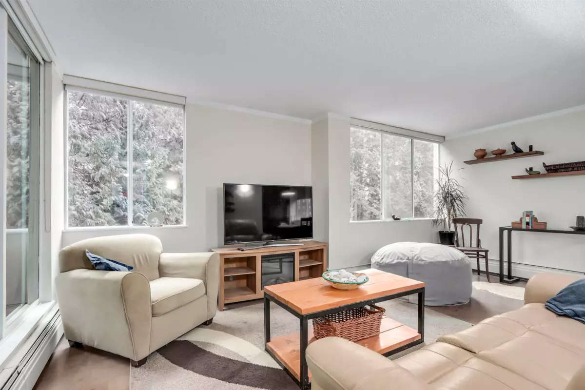 Living Room Photo of 303 2004 Fullerton Avenue, North Vancouver, BC