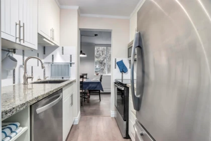 303 2004 Fullerton Avenue, North Vancouver, BC, North Vancouver — Apartment/Condo for sale