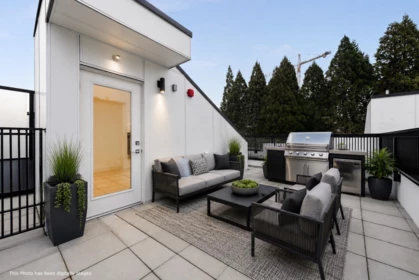 Front Yard Photo of 4877 Willow Street, Vancouver, BC