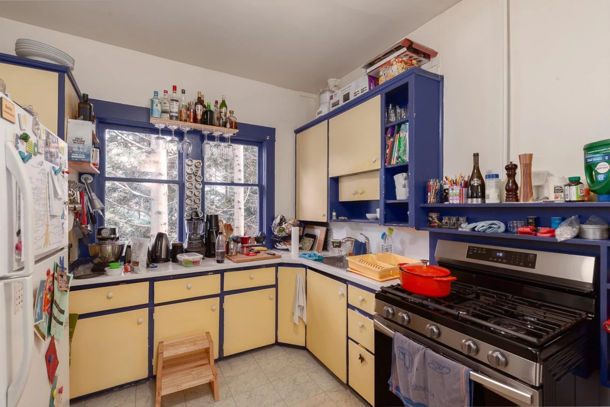 Dining Area Photo of 2483 W 6th Avenue, Vancouver, BC