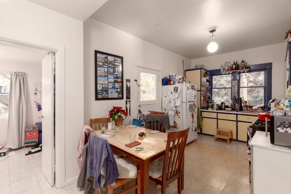 Family Room Photo of 2483 W 6th Avenue, Vancouver, BC