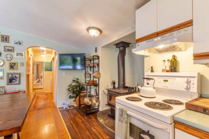 Kitchen Photo of 12692 Lagoon Road, Madeira Park, BC