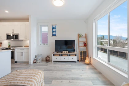 Breakfast Nook Photo of 6 46339 Hope River Road, Chilliwack, BC