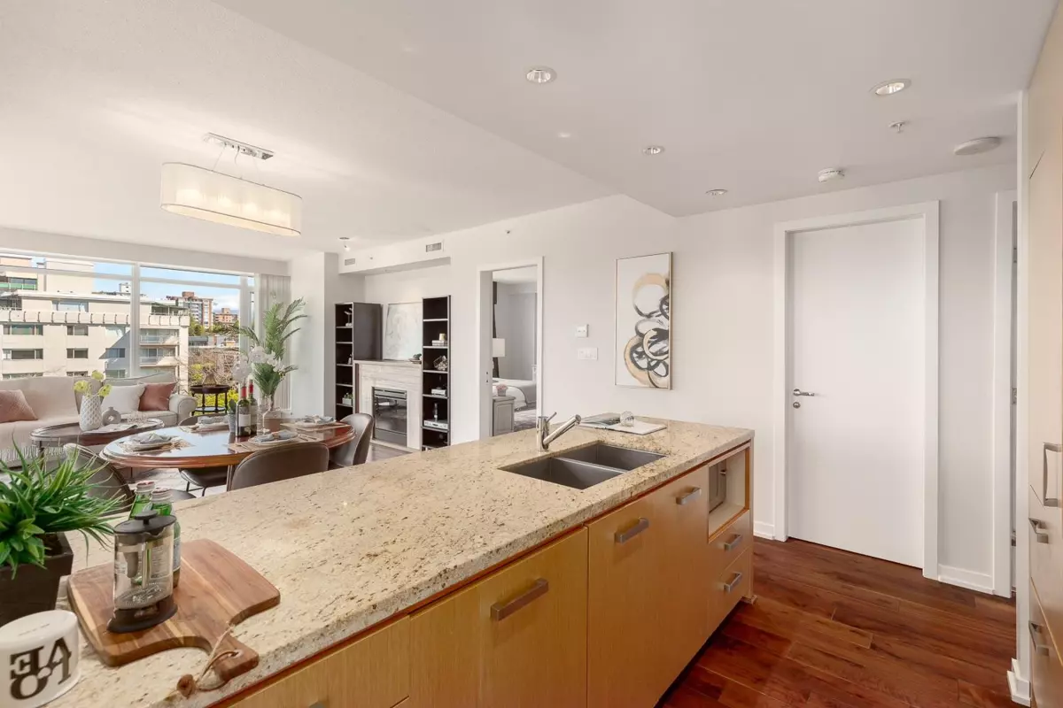 Dining Area Photo of 801 5955 Balsam Street, Vancouver, BC