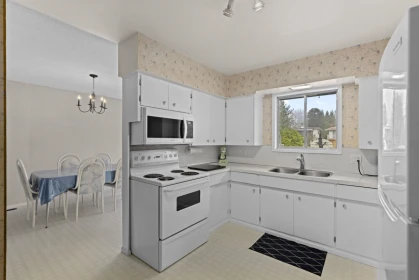 13771 Malabar Avenue, White Rock, BC, White Rock — Single Family Residence for sale