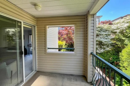 Front Yard Photo of 205 3172 Gladwin Road, Abbotsford, BC