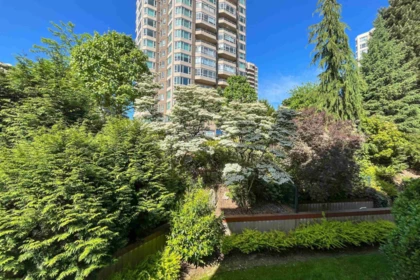 Garden / Landscaping Photo of 205 3172 Gladwin Road, Abbotsford, BC
