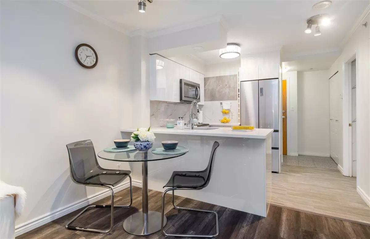 Dining Area Photo of 301 1189 Howe Street, Vancouver, BC