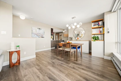 Kitchen Island Photo of 1208 1788 Columbia Street, Vancouver, BC