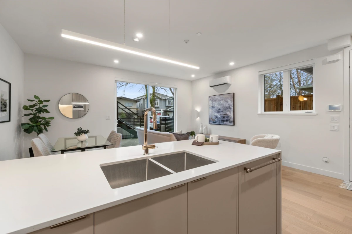 Dining Area Photo of 4 4963 Chester Street, Vancouver, BC