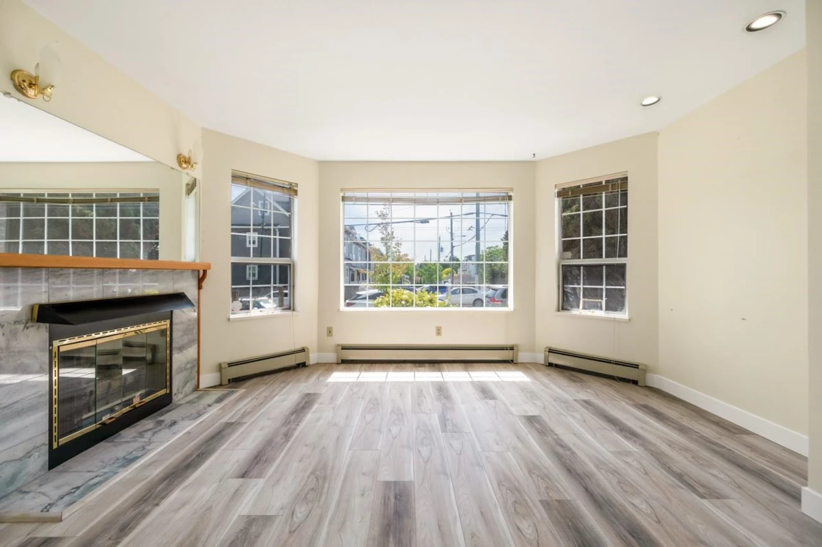 Dining Area Photo of 2547 E 34th Avenue, Vancouver, BC