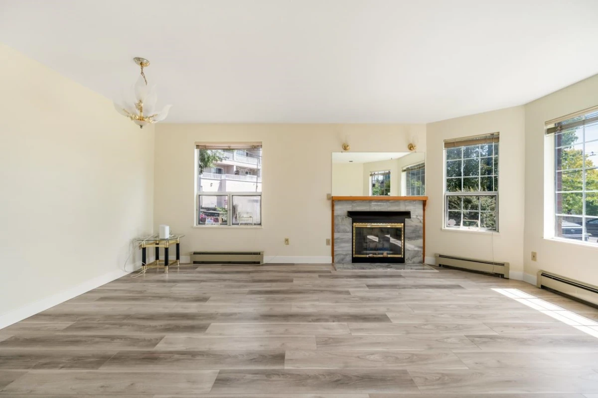 Living Room Photo of 2547 E 34th Avenue, Vancouver, BC
