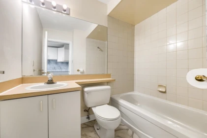 Powder Room Photo of 2547 E 34th Avenue, Vancouver, BC