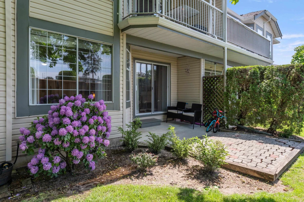 Family Room Photo of 3 5760 174 Street, Surrey, BC