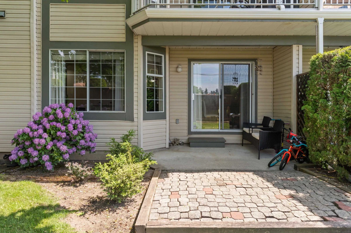 Living Room Photo of 3 5760 174 Street, Surrey, BC