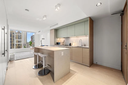 Kitchen Photo of 1009 1289 Hornby Street, Vancouver, BC