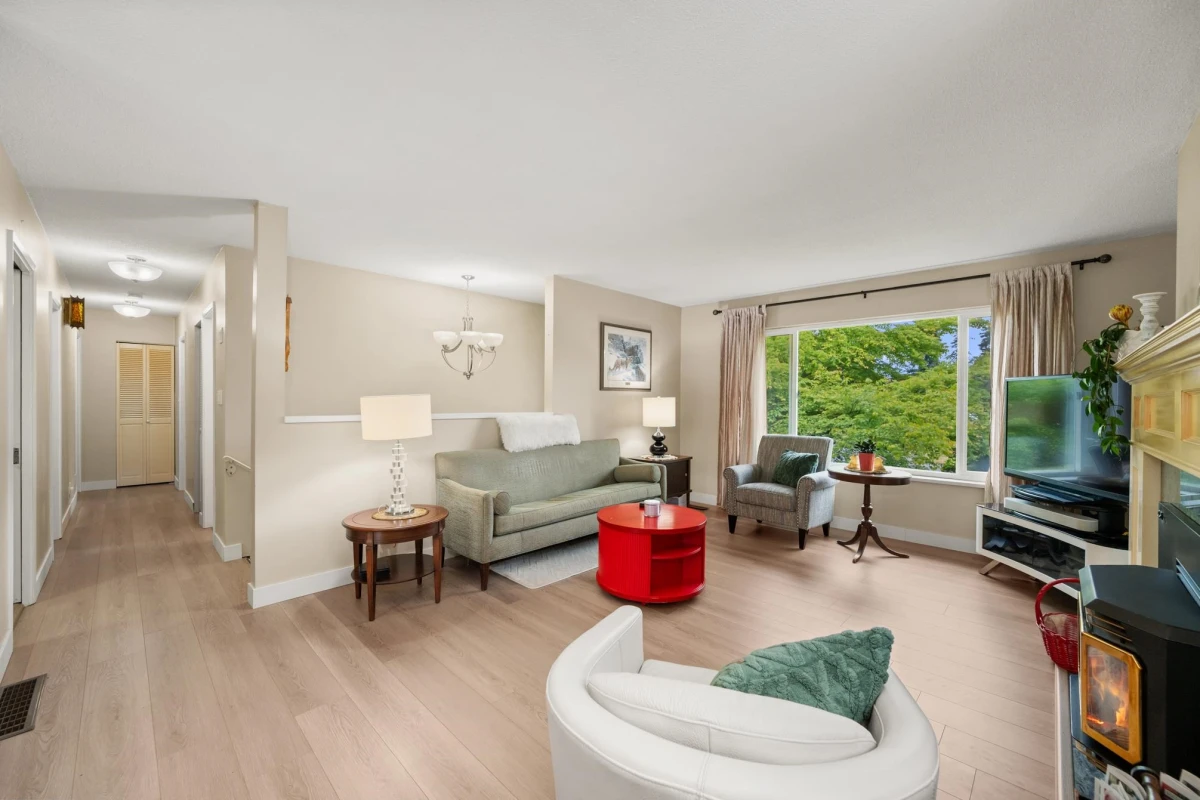 Family Room Photo of 5910 135 Street, Surrey, BC