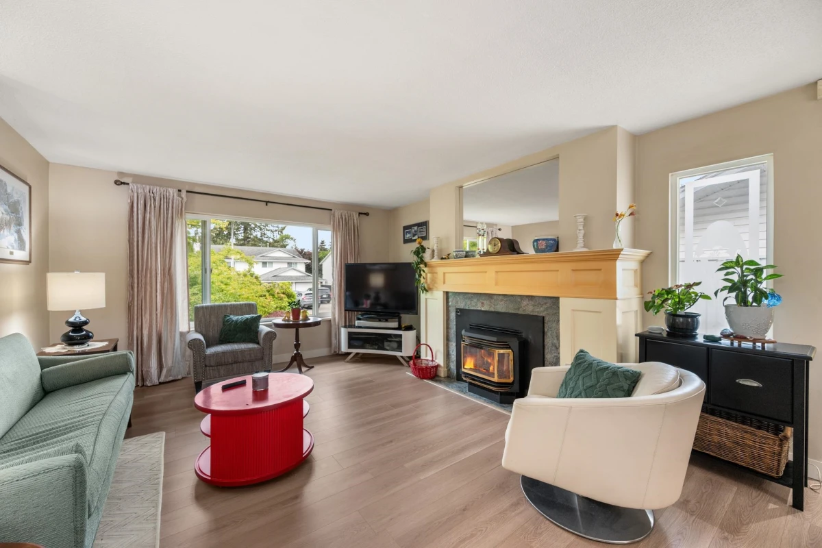 Living Room Photo of 5910 135 Street, Surrey, BC