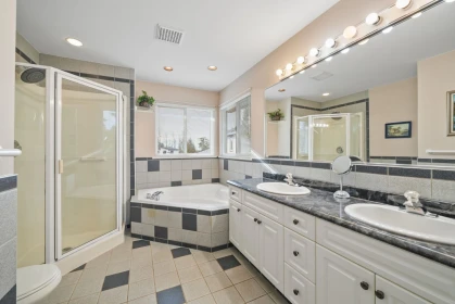 Basement Recreation Room Photo of 6203 190 Street, Surrey, BC