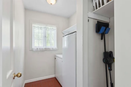 Entry Foyer Photo of 9526 Slater Street, Mission, BC