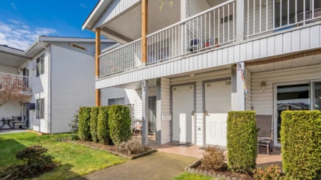 Swimming Pool Photo of 98 32691 Garibaldi Drive, Abbotsford, BC