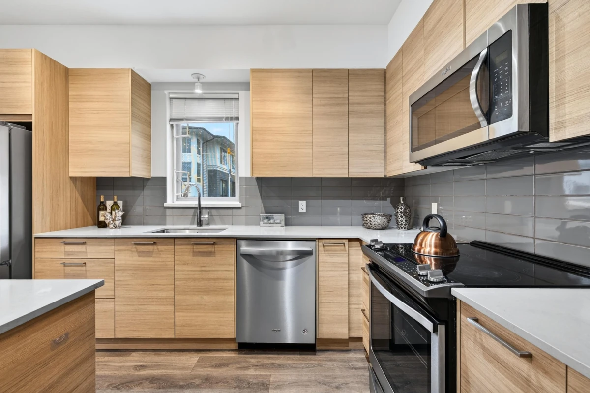 Dining Area Photo of 1405 18505 Laurensen Place, Surrey, BC