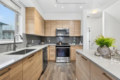 Kitchen Photo of 1405 18505 Laurensen Place, Surrey, BC