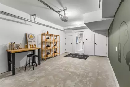 Walk-In Closet Photo of 2 2886 Montrose Avenue, Abbotsford, BC
