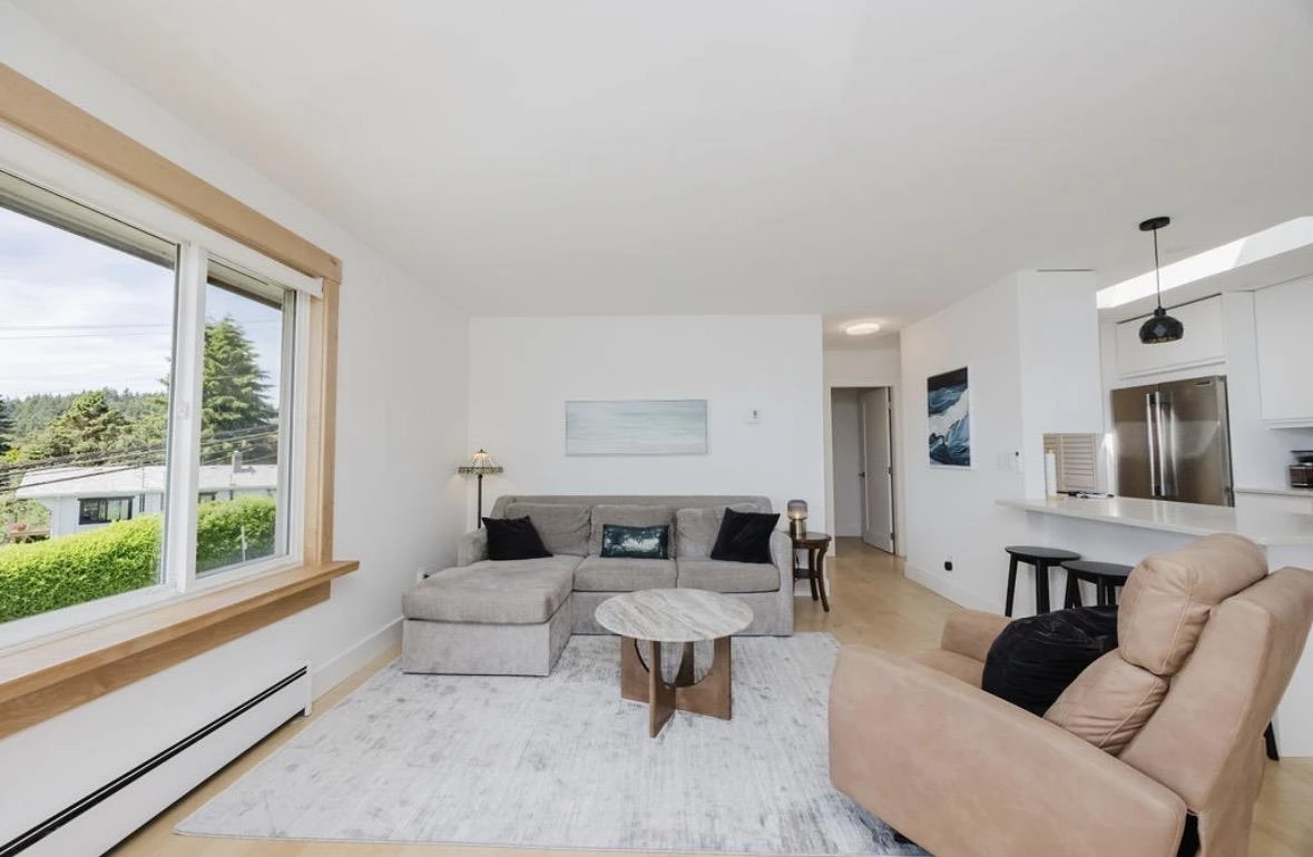 Living Room Photo of 11 694 School Road, Gibsons, BC
