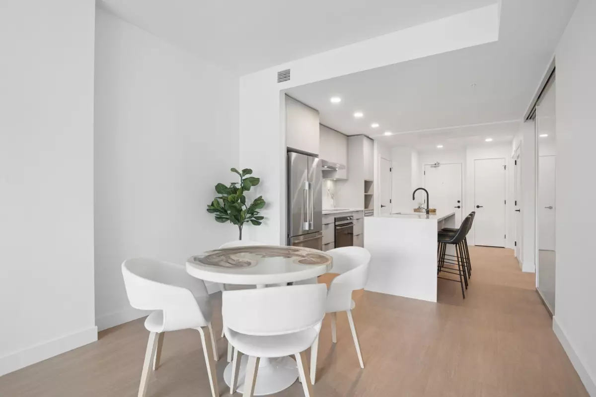 Dining Area Photo of 563 422 E 3rd Street, North Vancouver, BC