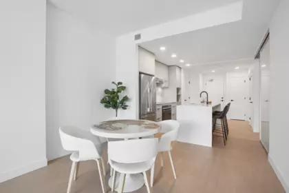 563 422 E 3rd Street, North Vancouver, BC, North Vancouver — Apartment/Condo for sale