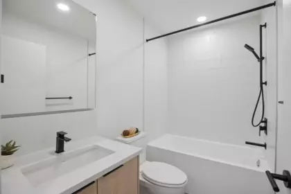 Guest Bathroom Photo of 563 422 E 3rd Street, North Vancouver, BC
