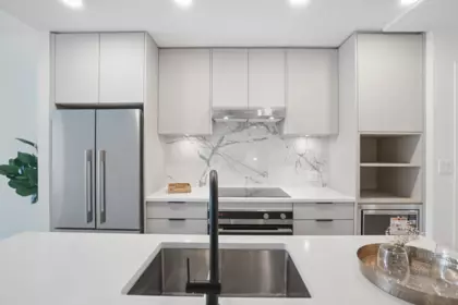 Kitchen Photo of 563 422 E 3rd Street, North Vancouver, BC