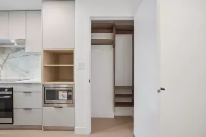 Walk-In Closet Photo of 563 422 E 3rd Street, North Vancouver, BC