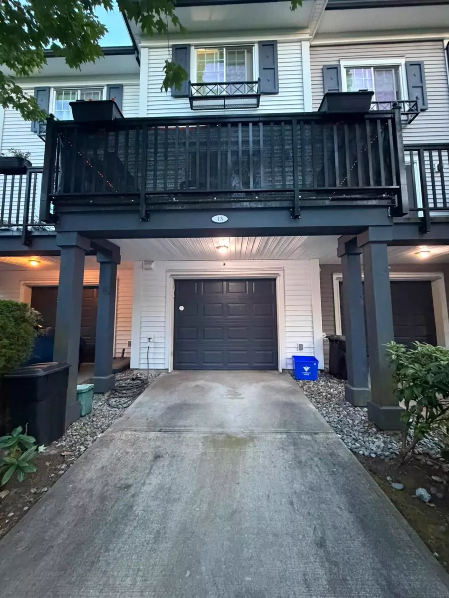 Family Room Photo of 13 7348 192a Street, Surrey, BC