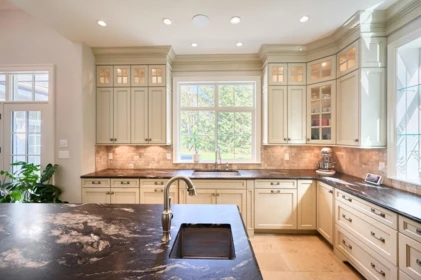 Kitchen Photo of 1373 GLENBROOK STREET, Coquitlam BC V3E 3G8