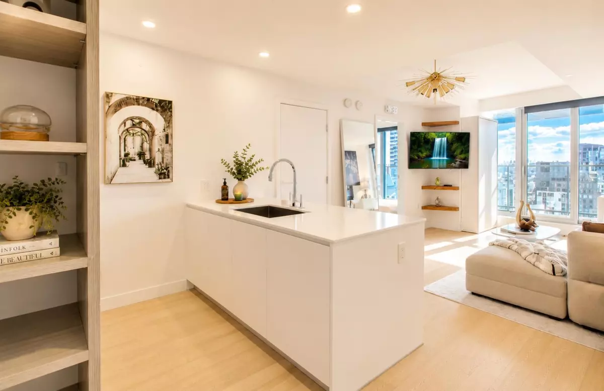 Dining Area Photo of 3809 1480 Howe Street, Vancouver, BC