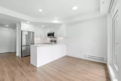 Entry Foyer Photo of 112 15739 Fraser Highway, Surrey, BC