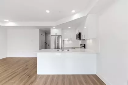 Kitchen Photo of 112 15739 Fraser Highway, Surrey, BC