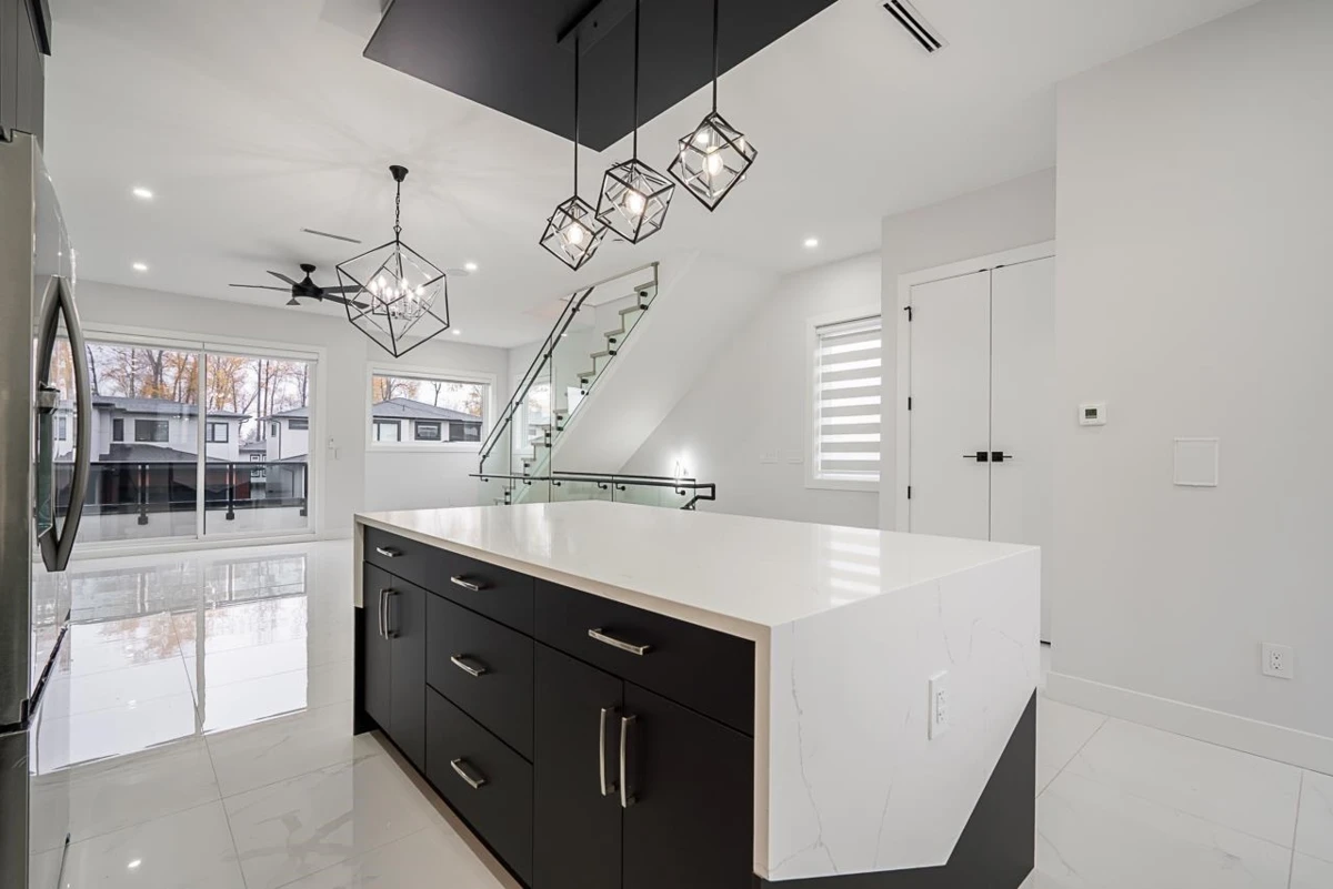 Dining Area Photo of 101 16649 18a Avenue, Surrey, BC