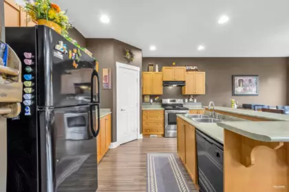 Kitchen Photo of 10328 243a Street, Maple Ridge, BC