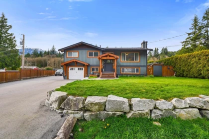 38101 Chestnut Avenue, Squamish, BC, Squamish — Single Family Residence for sale